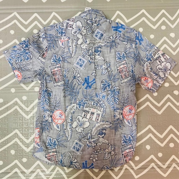 Rare Tommy Bahama x Yankees Collab Hawaiian shirt jersey - Picture 8 of 8